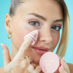 Revolution Beauty Makeup Revolution Y2k Cherry Bake Loose Powder & Puff^ Powder